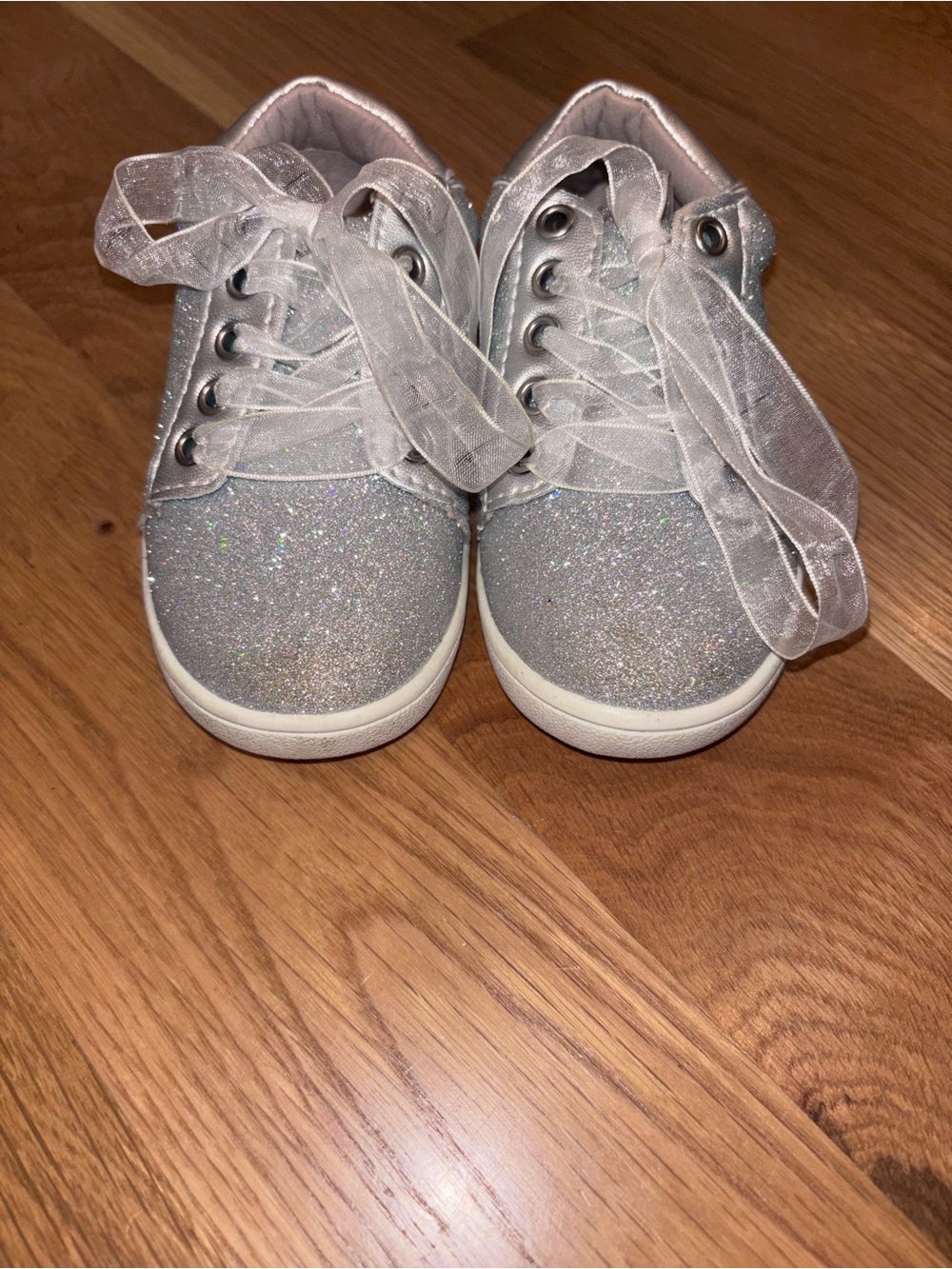 A Bear Co. Girls Silver Glitter Lace-Up Sneakers with Sheer Ribbon Laces. 6T.